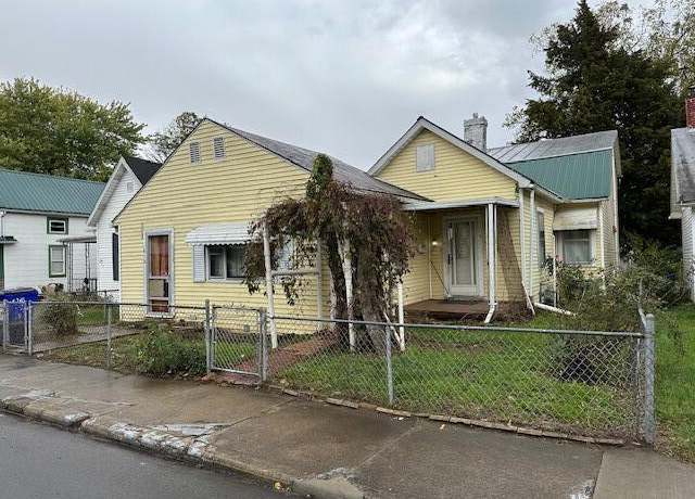Property at 618 E Water St, Chillicothe, OH 45601, 4 beds, 1 bath