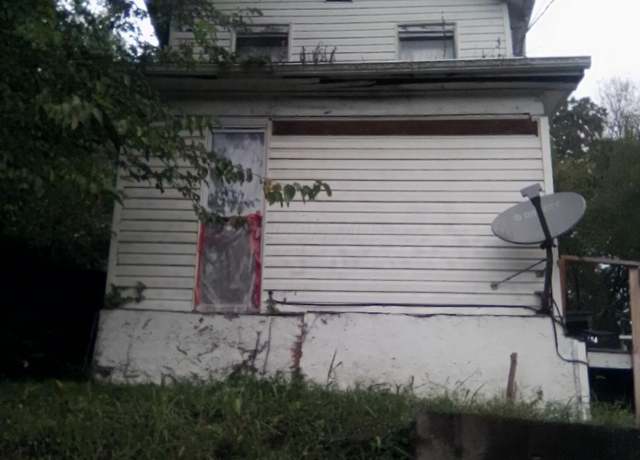 Property at 1041 Market St, Zanesville, OH 43701, 2 beds, 1 bath