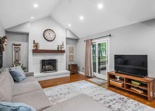 Property at 855 Ludwig Dr, Gahanna, OH 43230, 4 beds, 2.5 baths