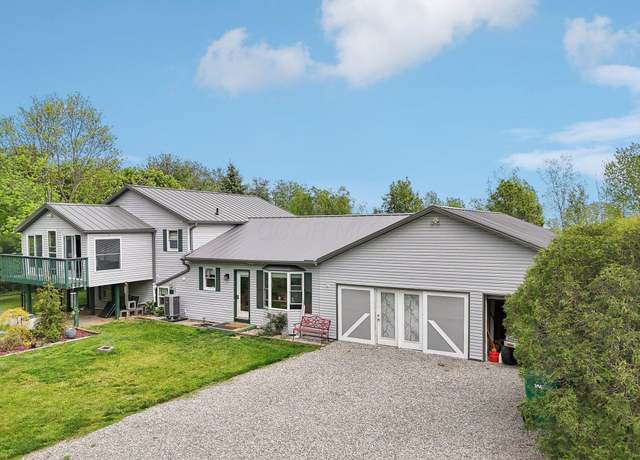 Property at 30565 Wolfe Rd, Circleville, OH 43113, 5 beds, 4 baths