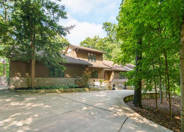 Photo of 630 Woods Hollow Ln, Powell, OH 43065