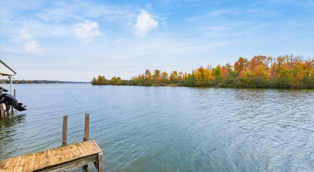 Photo of 300 Cranberry Ln, Buckeye Lake, OH 43008