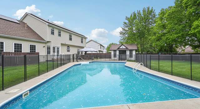 Photo of 5650 Meadow Grove Dr, Grove City, OH 43123