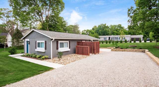 Photo of 77 E Pawnee Dr, Powell, OH 43065