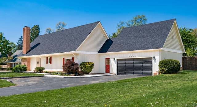 Photo of 2228 Mccoy Rd, Upper Arlington, OH 43220