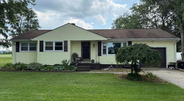 Photo of 16 Horseshoe Dr, Monroeville, OH 44847