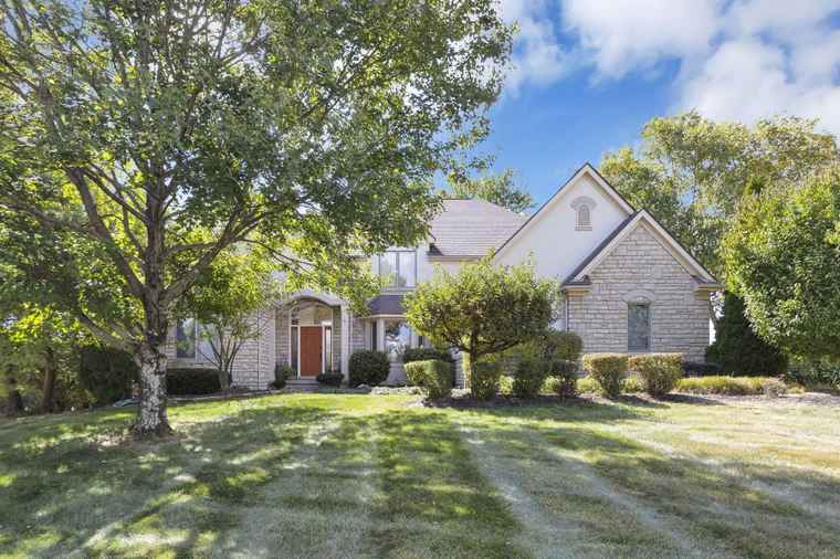 Photo of 8119 Winchcombe Dr Dublin, OH 43016
