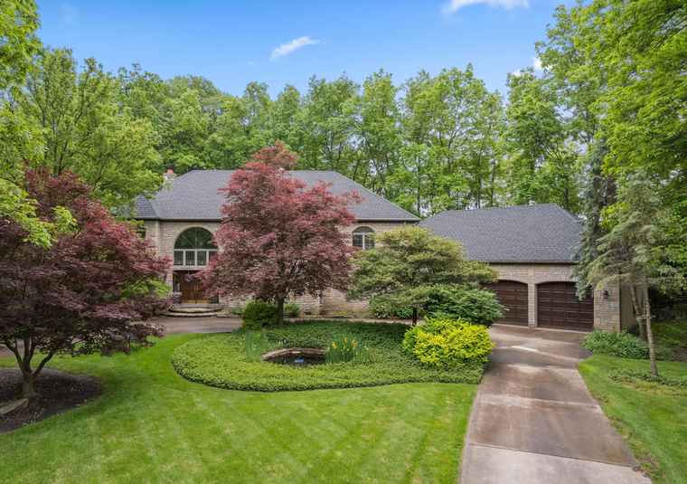 Photo of 8039 Crossgate Ct S Dublin, OH 43017