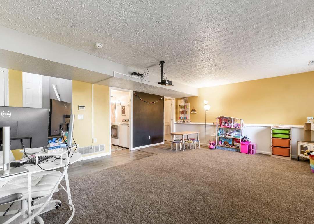 51 Ashton Dr, Ashville, OH 43103