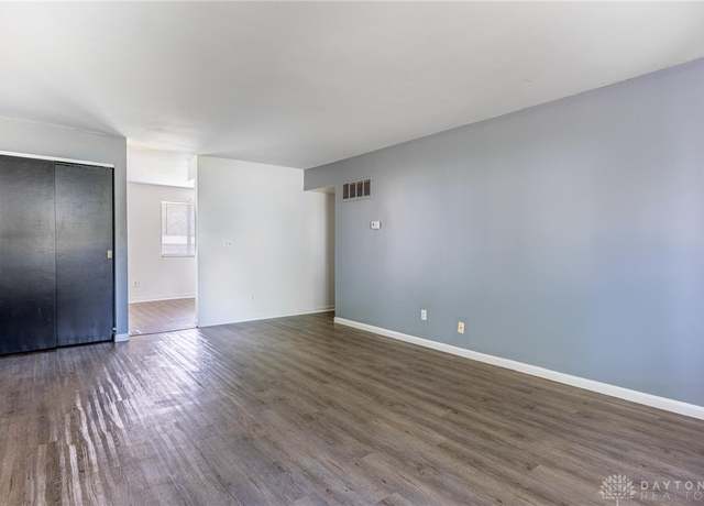 Property at 5675 E Coach Dr Unit B, Kettering, OH 45440, 3 beds, 2 baths