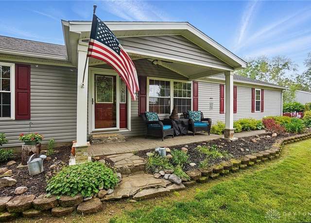 Property at 8810 Cam Dr, Carlisle, OH 45005, 4 beds, 3 baths