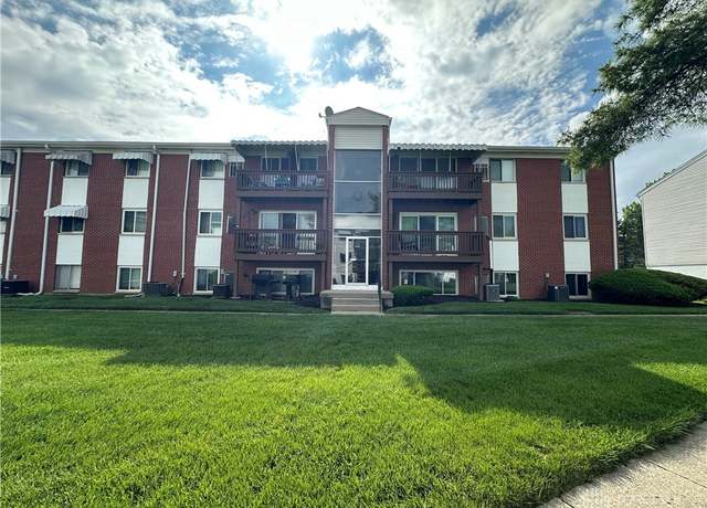 Property at 5700 Coach Dr Unit B, Kettering, OH 45440, 3 beds, 2 baths