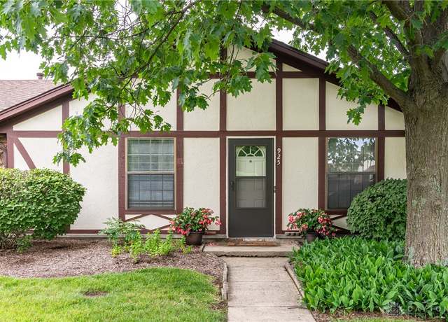 Property at 925 Pine Needles Dr, Washington Twp, OH 45458, 2 beds, 1.5 baths