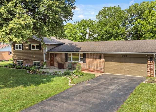 Property at 700 Carlsbrook Dr, Beavercreek, OH 45434, 4 beds, 2.5 baths