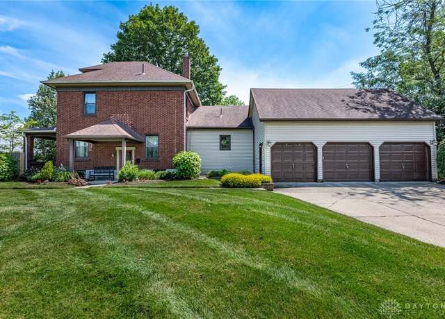 Property at 1012 Greenridge Dr, Dayton, OH 45429, 3 beds, 1.5 baths