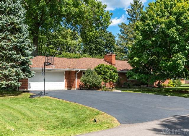 Property at 3700 Napanee Dr, Beavercreek, OH 45430, 4 beds, 2 baths
