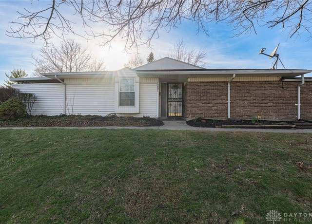 Property at 5601 Troy Villa Blvd, Dayton, OH 45424, 3 beds, 2 baths
