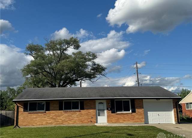 Property at 7424 Chatlake Dr, Dayton, OH 45424, 3 beds, 2 baths
