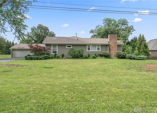 Property at 1198 W Social Row Rd, Dayton, OH 45458, 3 beds, 2.5 baths