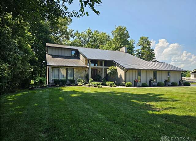 Property at 6431 Country Club Dr, Greenville, OH 45331, 3 beds, 2.5 baths