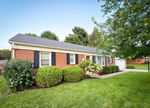 Property at 1052 Trianon Dr, Xenia, OH 45385, 3 beds, 2 baths