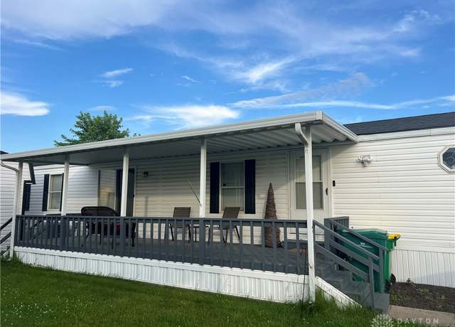 Property at 11042 Oakwood Vlg, Miamisburg, OH 45342, 3 beds, 2 baths