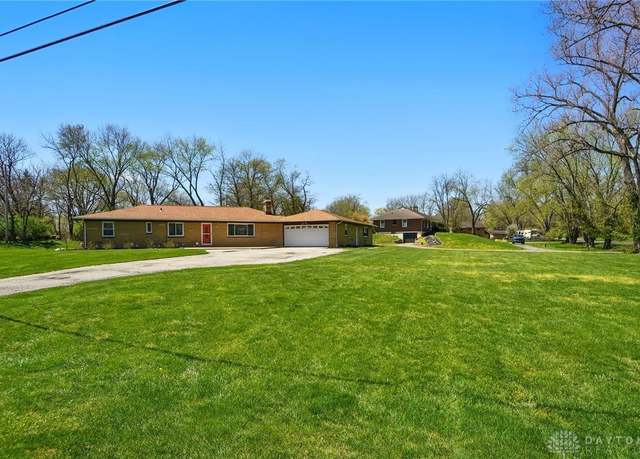 Property at 1111 Darlington Dr, Beavercreek, OH 45434, 4 beds, 2 baths