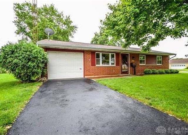 Property at 1006 Mayfield Dr, Troy, OH 45373, 3 beds, 1 bath