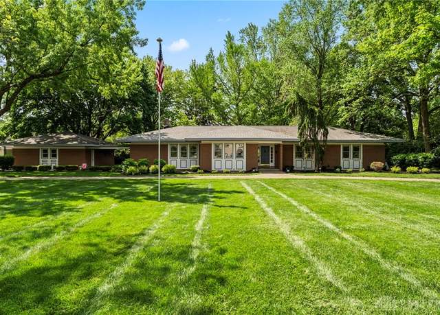 Property at 1040 Hillcrest Dr, Troy, OH 45373, 3 beds, 2.5 baths