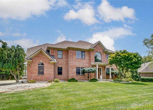 Property at 300 Stratford Ln, Xenia, OH 45385, 5 beds, 4.5 baths