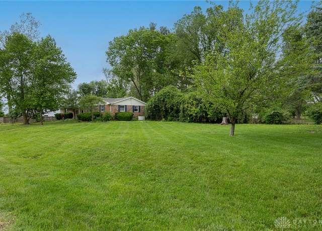 Property at 3222 Delrey Rd, Springfield, OH 45504, 3 beds, 2.5 baths