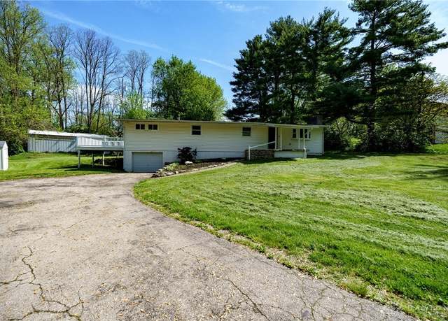 Property at 4074 Sierra Park Ter, Beavercreek, OH 45440, 4 beds, 2 baths