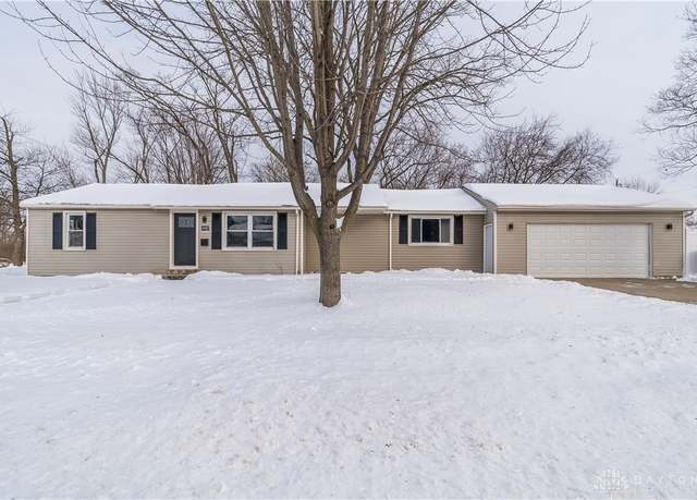 Property at 4480 Willow Run Dr, Beavercreek, OH 45430, 3 beds, 2 baths