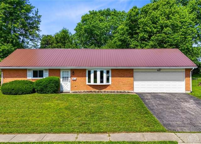 Property at 925 Robinette Ave, Vandalia, OH 45377, 4 beds, 2 baths