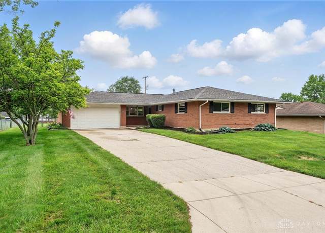 Property at 3040 Fontano Dr, Kettering, OH 45440, 4 beds, 2 baths