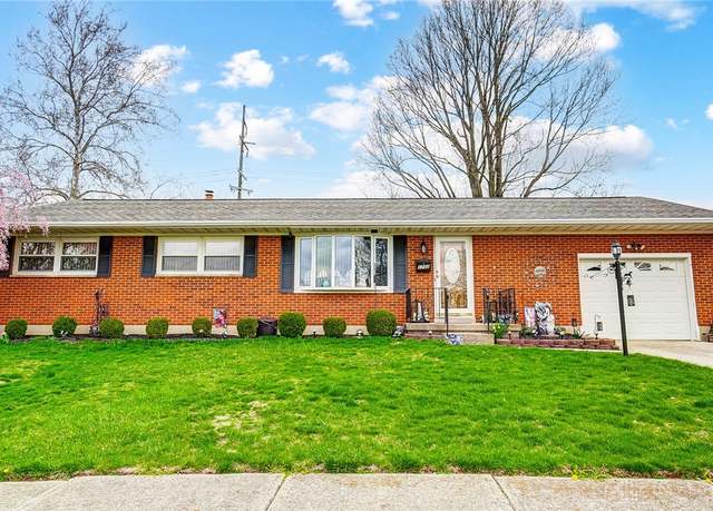 Property at 1702 Thomas Dr, Springfield, OH 45503, 3 beds, 2 baths