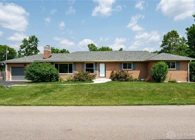 Property at 2875 Fernside Ct, Dayton, OH 45414, 3 beds, 2.5 baths