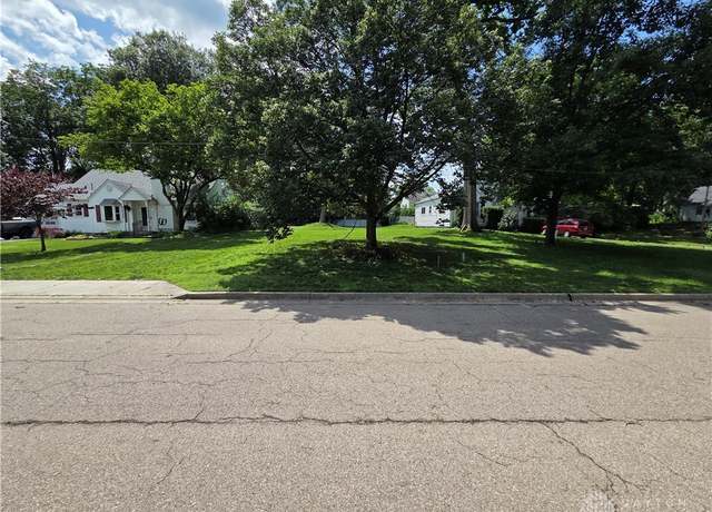 Property at 2923 Robin Rd, Dayton, OH 45409