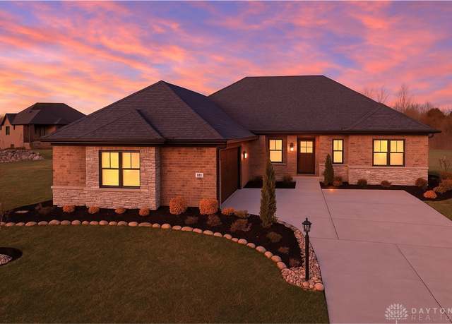 Property at 1951 Horseshoe Bnd, Dayton, OH 45458, 3 beds, 2.5 baths