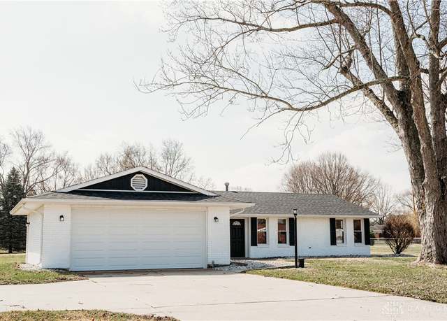 Property at 110 Coach Dr, Tipp City, OH 45371, 3 beds, 2 baths