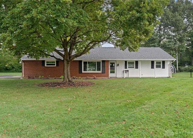 Property at 502 Brandwynne Ct, Dayton, OH 45459, 3 beds, 2 baths