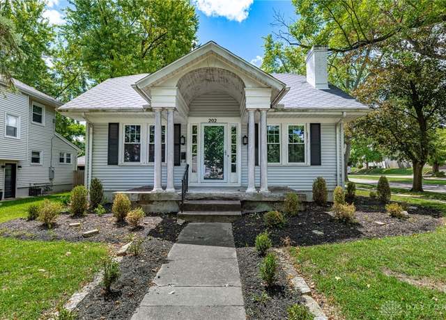 Property at 202 Corona Ave, Oakwood, OH 45419, 3 beds, 1 bath
