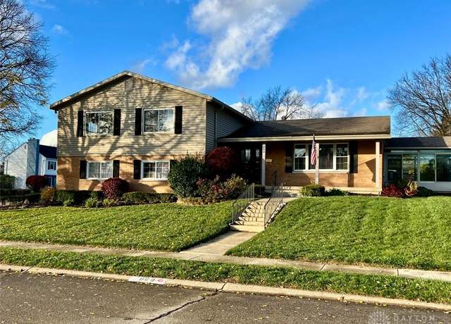 Property at 800 Medford Dr, Springfield, OH 45503, 4 beds, 2.5 baths