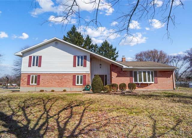 Property at 1579 Penbrooke Trl, Dayton, OH 45459, 4 beds, 2.5 baths