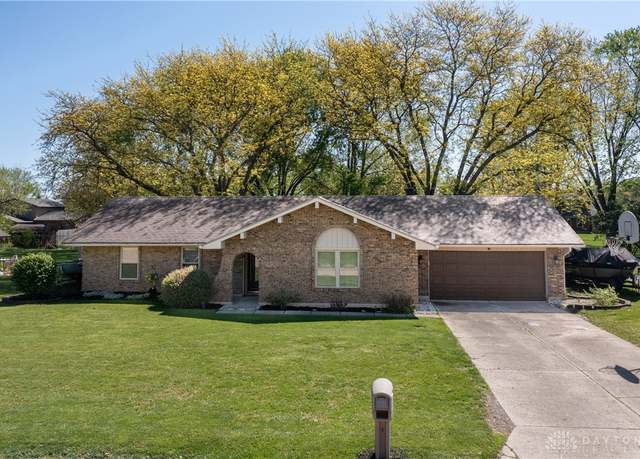 Property at 6805 Roberta Dr, Tipp City, OH 45371, 3 beds, 2 baths
