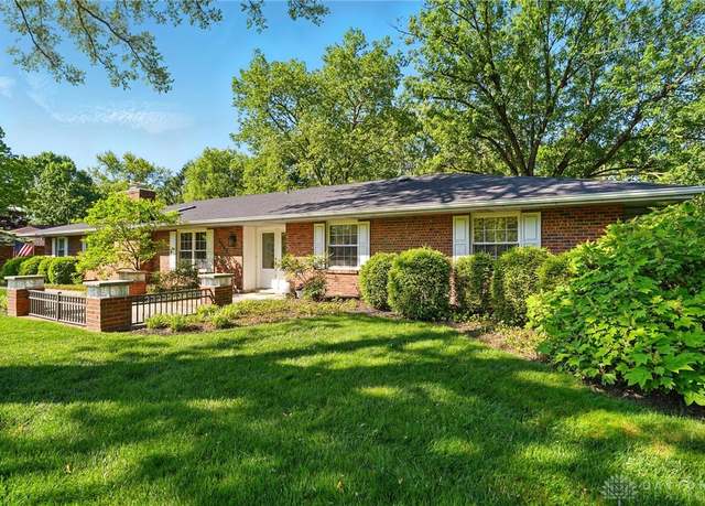 Property at 5447 Royalwood Dr, Dayton, OH 45429, 3 beds, 2.5 baths