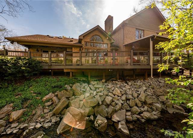 Property at 6475 Landsend Ct, Butler Township, OH 45414, 3 beds, 3 baths