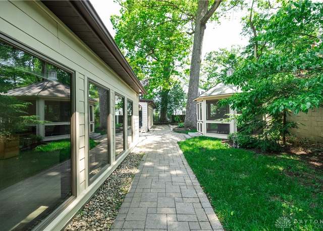 Property at 125 Hawthorne Rd, Springfield, OH 45504, 4 beds, 4.5 baths