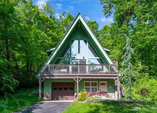 Property at 839 White Oak Dr, Springfield, OH 45504, 3 beds, 2 baths