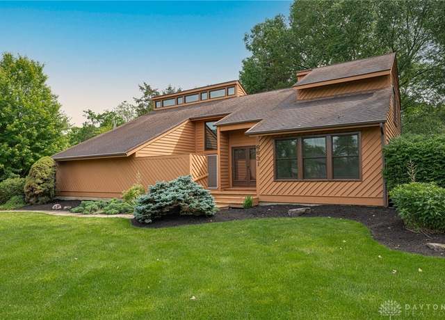 Property at 6631 Cedar Crest Trl, Washington Twp, OH 45459, 4 beds, 3.5 baths